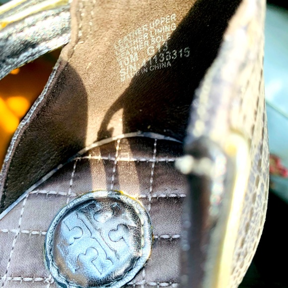 ✨Tory Burch✨ Gray & Metallic Gold Trim Snakeskin Leather Cross Strap Stiletto - Picture 7 of 16